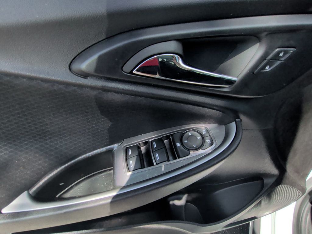 Chevrolet Malibu LS photo 12