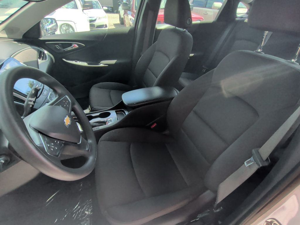 Chevrolet Malibu LS photo 14
