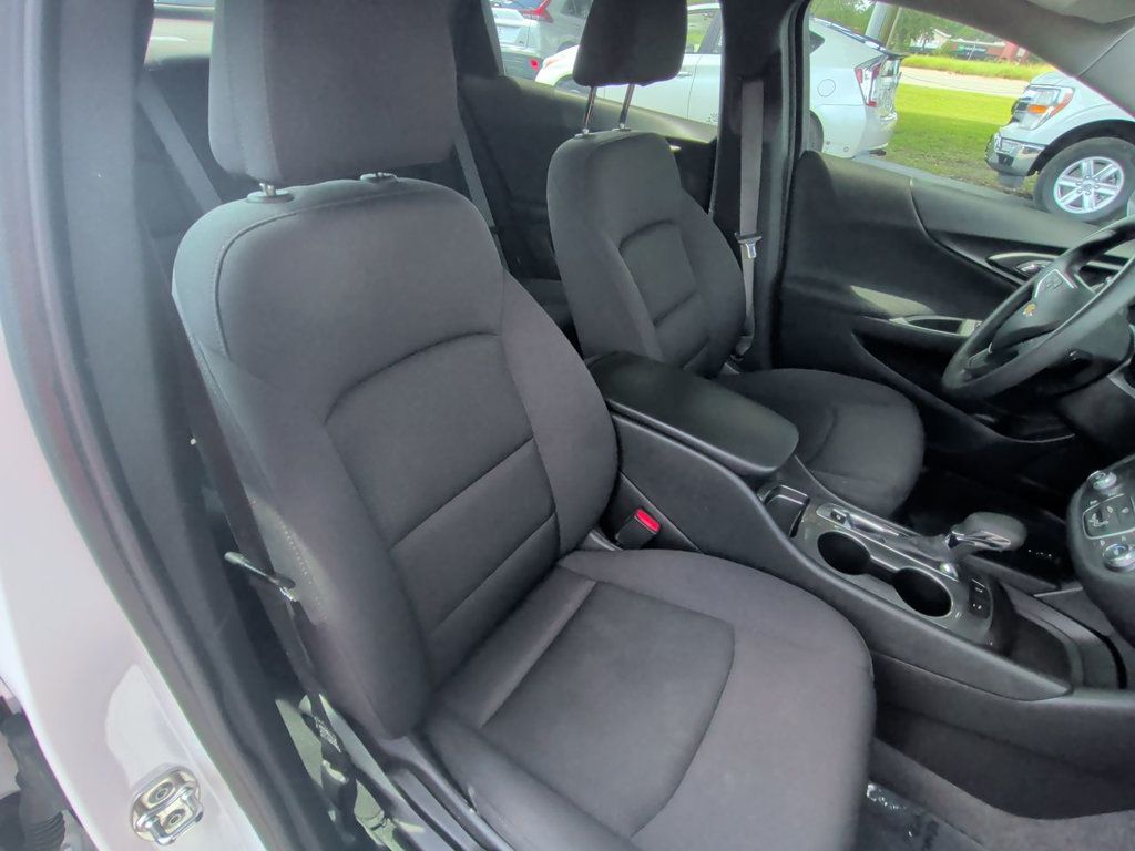 Chevrolet Malibu LS photo 21