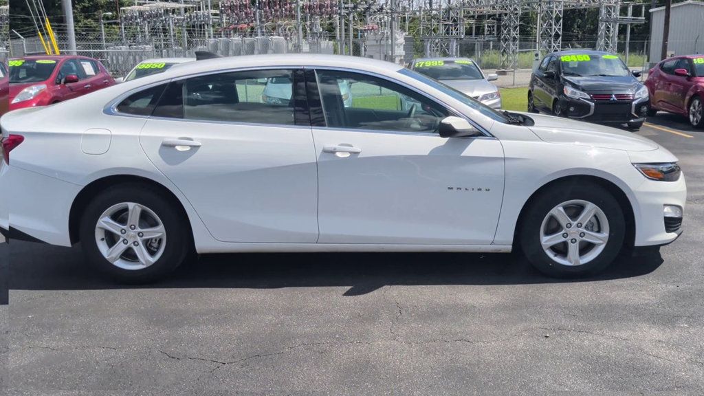 Chevrolet Malibu LS photo 9
