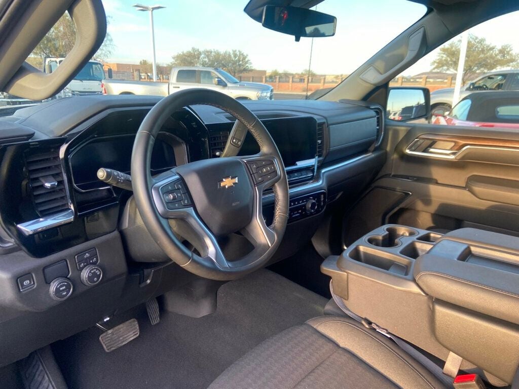 2024 Chevrolet Silverado 1500 LT photo 12