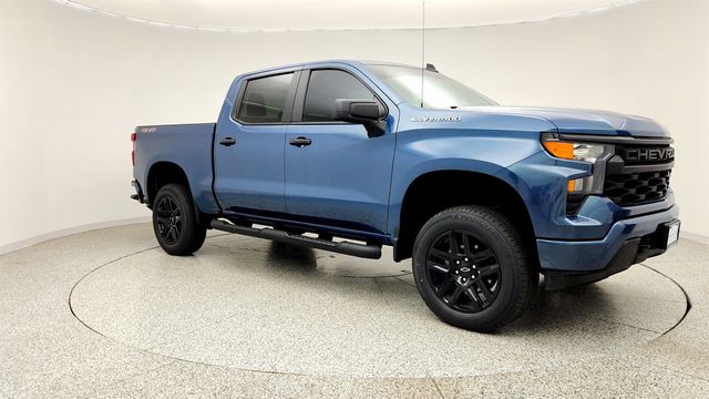 2024 Chevrolet Silverado 1500 4WD Crew Cab 147'' Custom w/ Black Assist Steps & 20'' Wheels - 23034787 - 2