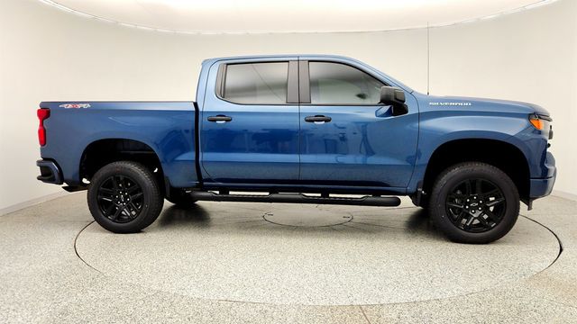 2024 Chevrolet Silverado 1500 4WD Crew Cab 147'' Custom w/ Black Assist Steps & 20'' Wheels - 23034787 - 3
