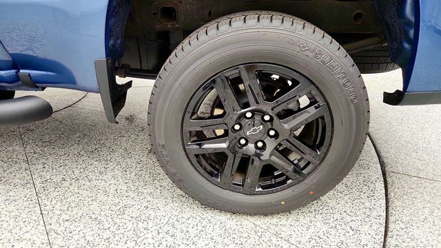 2024 Chevrolet Silverado 1500 4WD Crew Cab 147'' Custom w/ Black Assist Steps & 20'' Wheels - 23034787 - 8