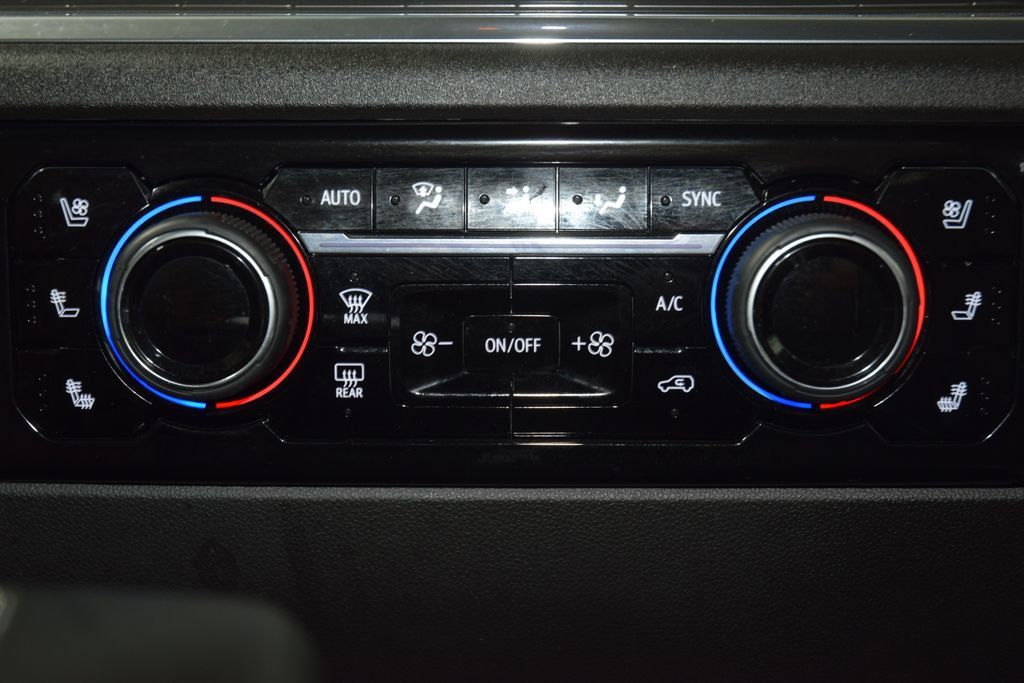 2024 Chevrolet Silverado 1500 4WD Crew Cab 147" High Country - 22996961 - 34