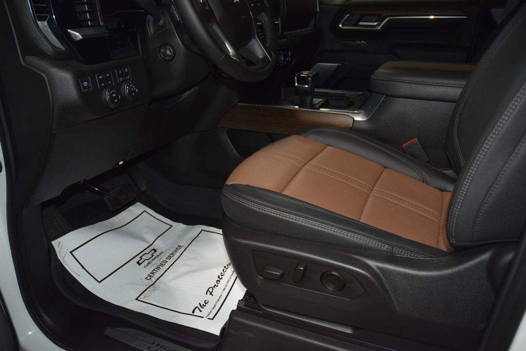 2024 Chevrolet Silverado 1500 4WD Crew Cab 147" High Country - 22996961 - 40