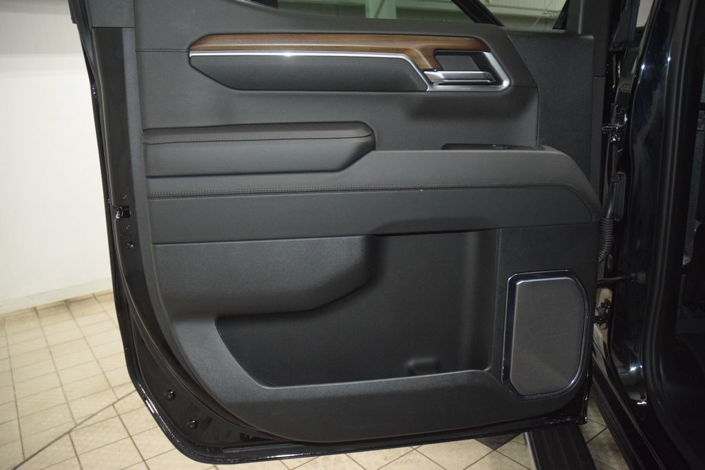 2024 Chevrolet Silverado 1500 4WD Crew Cab 147" High Country - 23013364 - 44