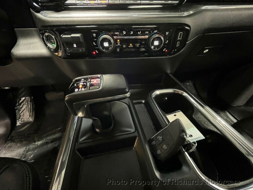 2024 Chevrolet Silverado 1500 4WD Crew Cab 147" High Country - 22942666 - 32