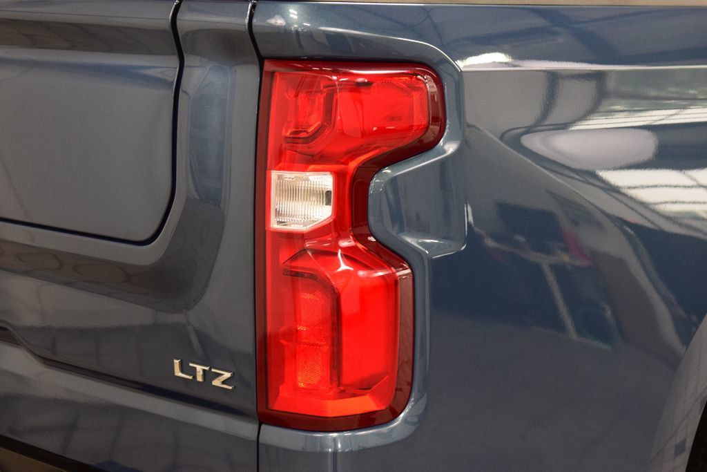 2024 Chevrolet Silverado 1500 4WD Crew Cab 147" LTZ - 23025939 - 18