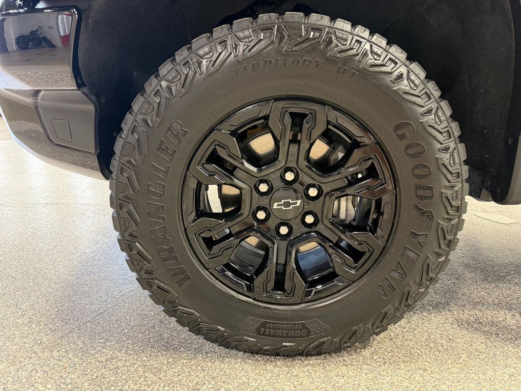 Chevrolet Silverado photo 12