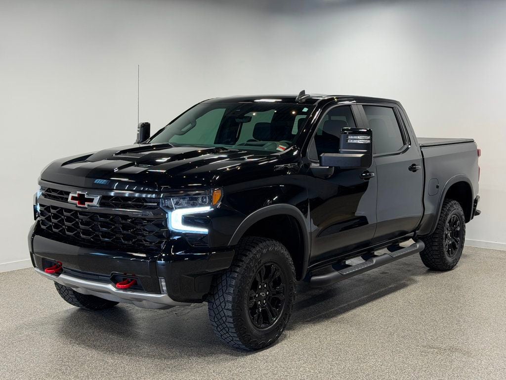 Chevrolet Silverado photo 2