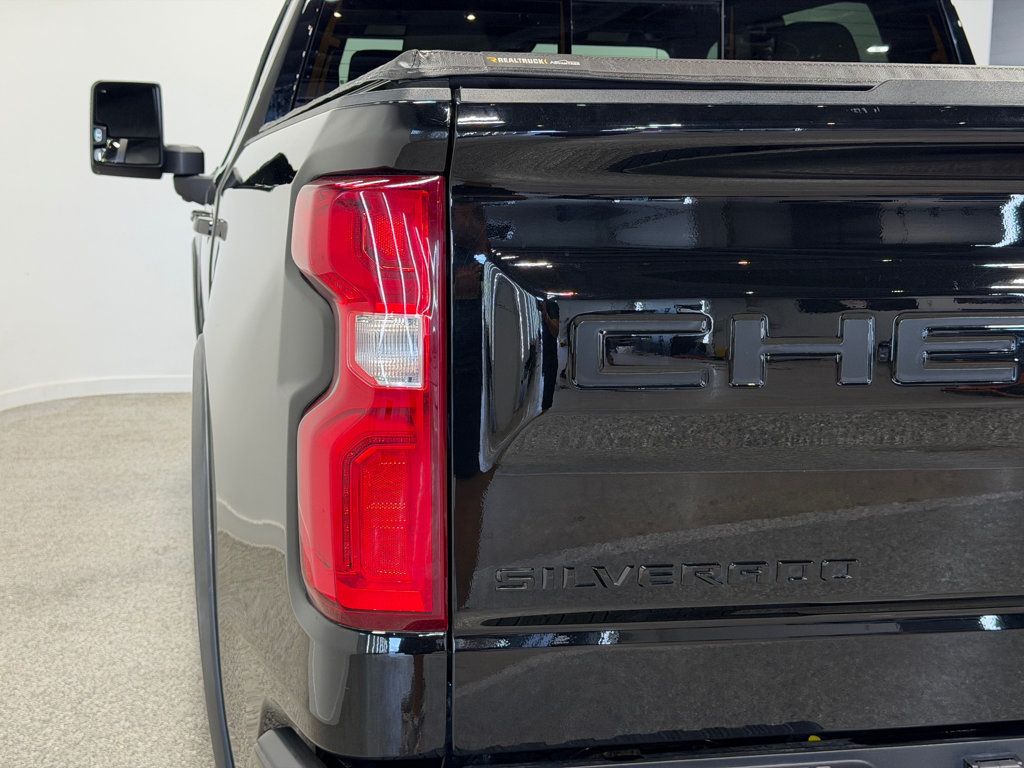 Chevrolet Silverado photo 23