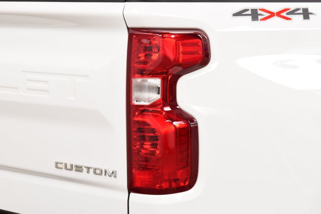 2024 Chevrolet Silverado 1500 4WD Crew Cab 157" Custom - 23070665 - 17