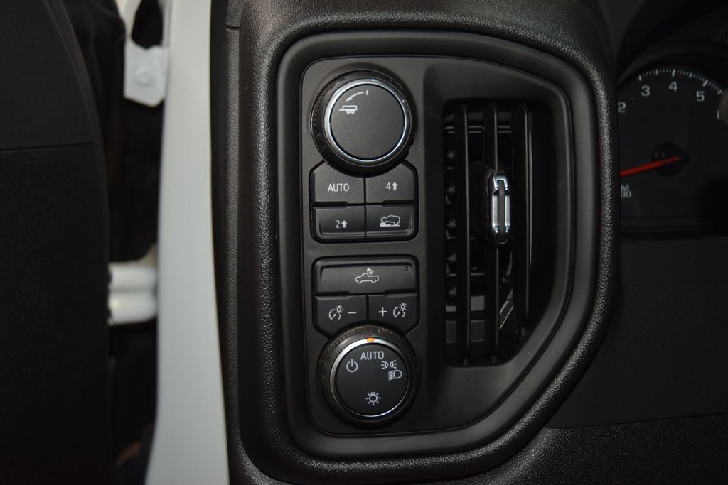 2024 Chevrolet Silverado 1500 4WD Crew Cab 157" Custom - 23070665 - 32