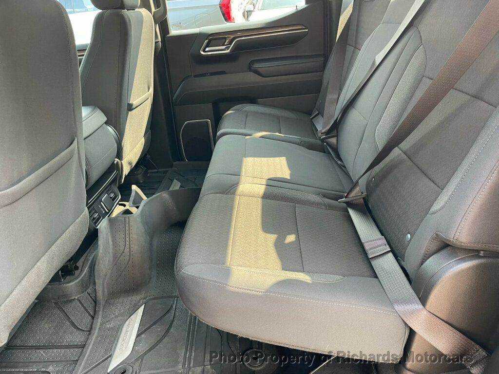 2024 Chevrolet Silverado 1500 4WD Crew Cab 157" RST - 23053758 - 17
