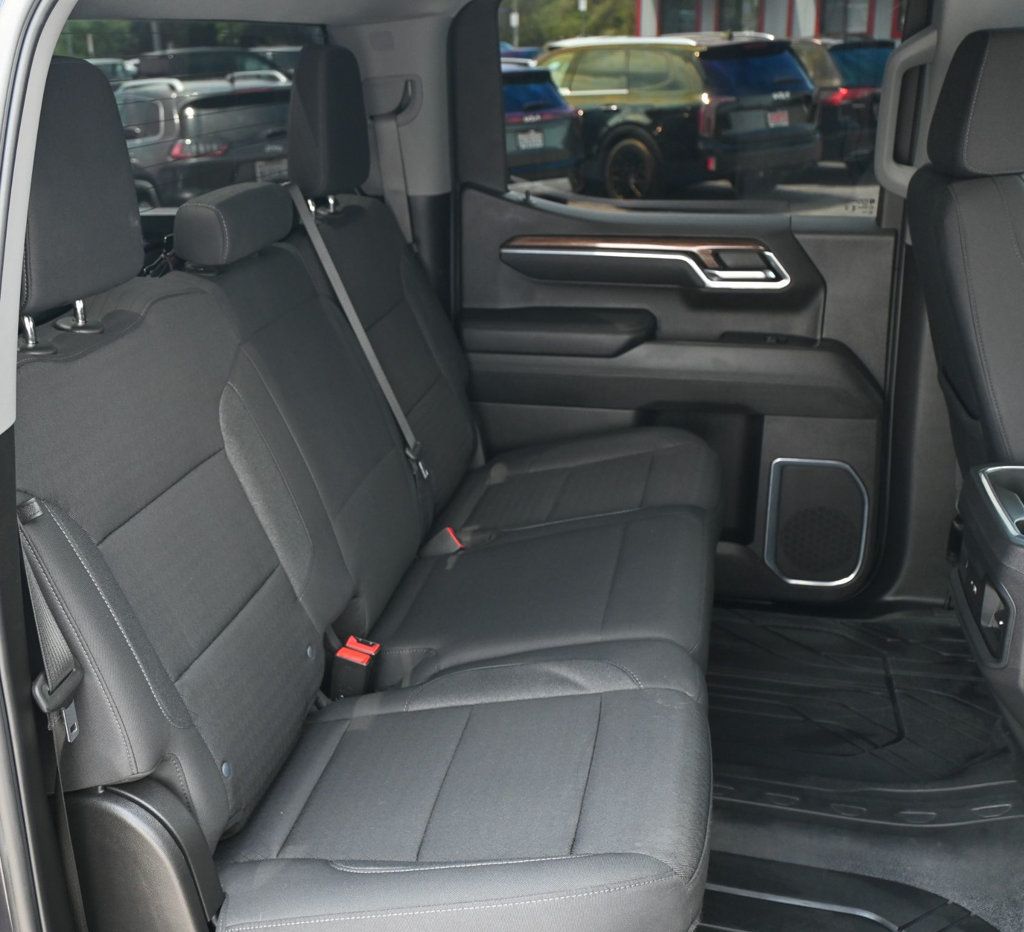 Chevrolet Silverado photo 18