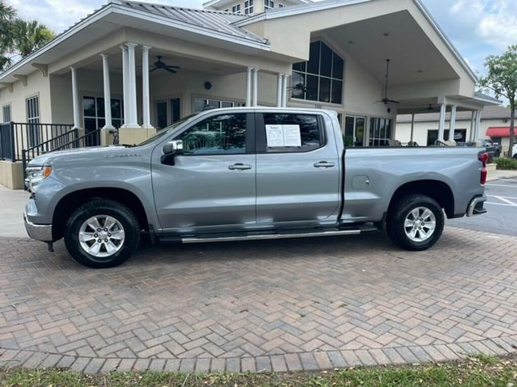 2024 Chevrolet Silverado 1500 LT photo 2