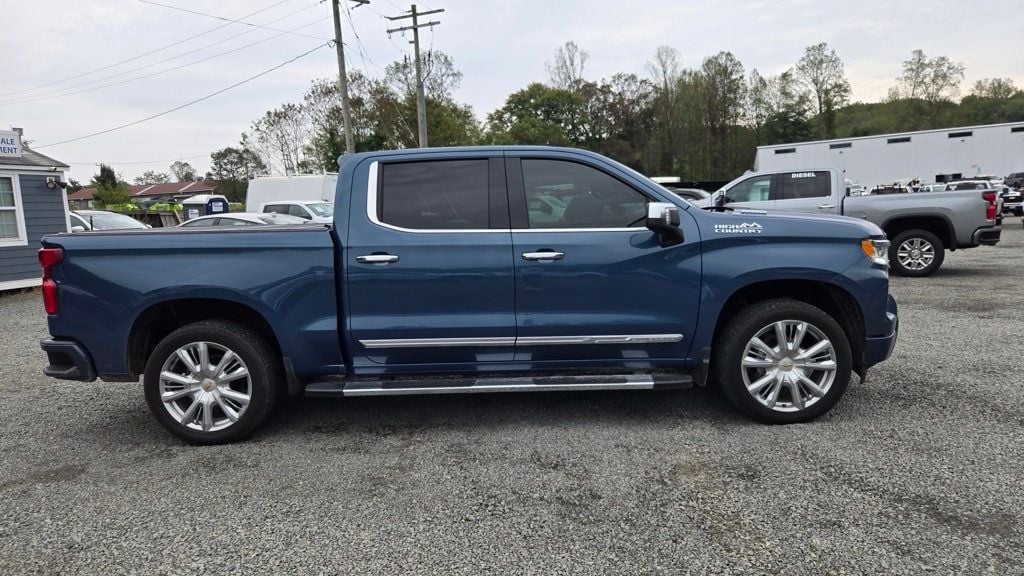 2024 Chevrolet Silverado 1500 High Country photo 2