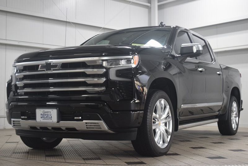 2024 Chevrolet Silverado 1500 High Country photo 3