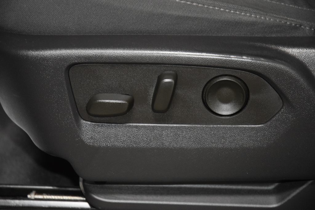 2024 Chevrolet Silverado 1500 LT - 23064505 - 38
