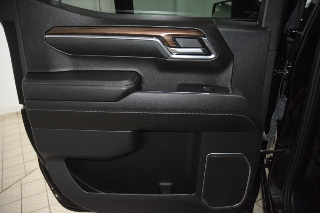 2024 Chevrolet Silverado 1500 LT - 23064505 - 43
