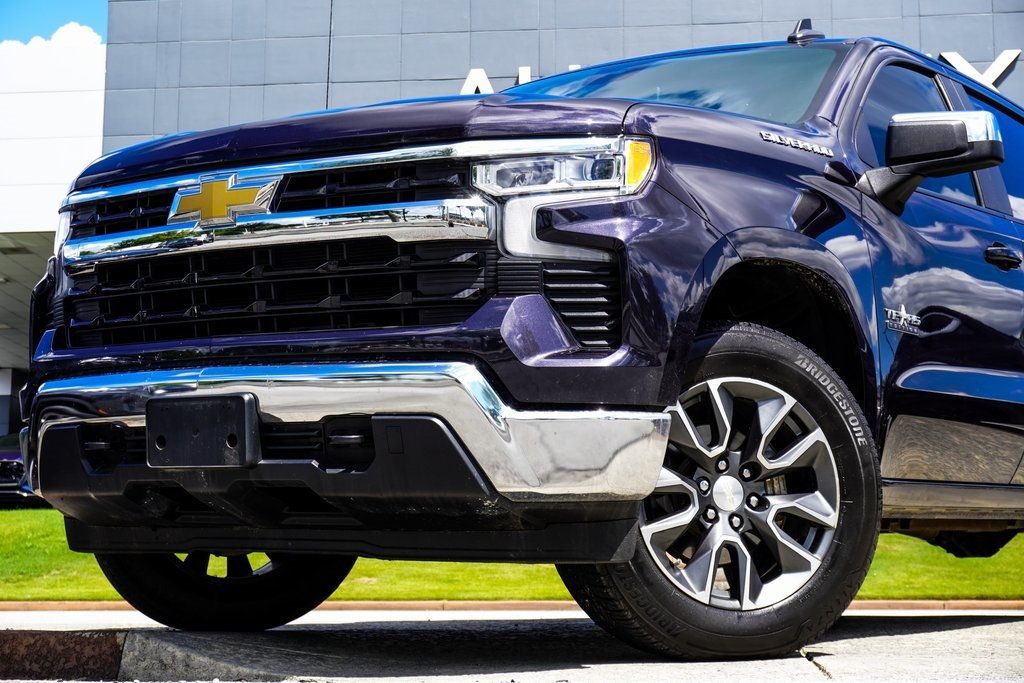 2024 Chevrolet Silverado 1500 LT Texas Edition photo 2