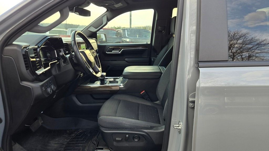 2024 Chevrolet Silverado 1500 RST - 22997579 - 12