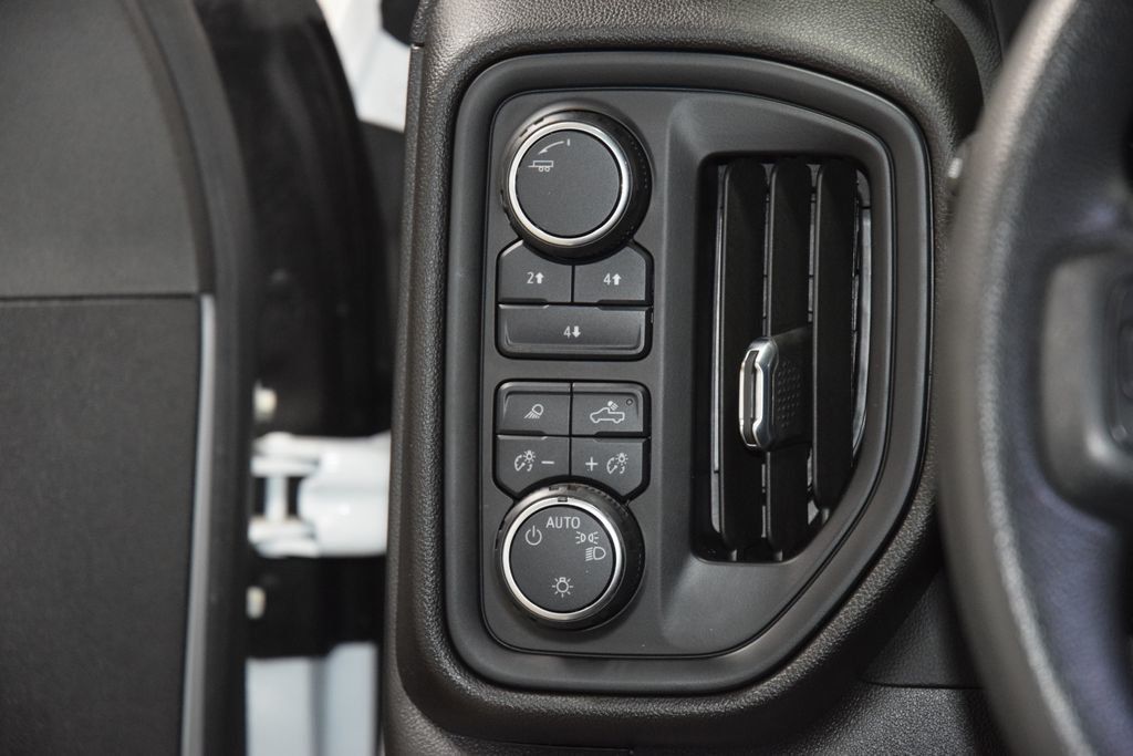 2024 Chevrolet Silverado 2500HD 2500HD CREW 4X4 CUSTOM * 6.6 V8 * 8' BED * 1 OWNER * LOCAL TRADE - 22998672 - 27