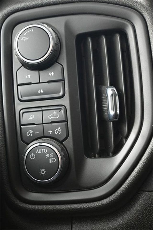 2024 Chevrolet Silverado 2500HD 4WD Crew Cab 159" Custom - 22921133 - 26