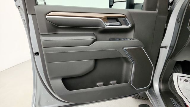 2024 Chevrolet Silverado 2500HD 4WD Crew Cab 159’’ LT w/ 6.6L Turbo-Diesel & Chrome Assist Steps - 22945613 - 9