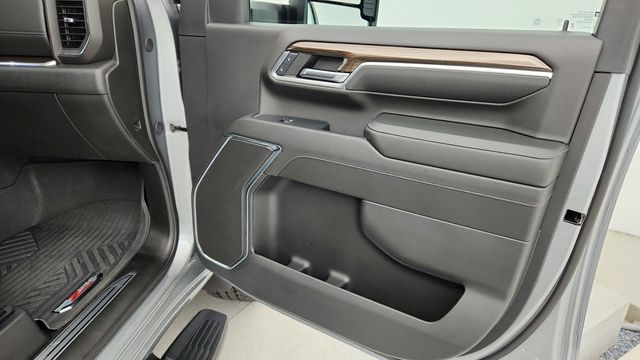 2024 Chevrolet Silverado 2500HD 4WD Crew Cab 159’’ LT w/ 6.6L Turbo-Diesel & Chrome Assist Steps - 22945613 - 25
