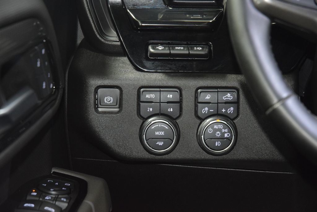2024 Chevrolet Silverado 2500HD 4WD Crew Cab 159" ZR2 - 23079796 - 39