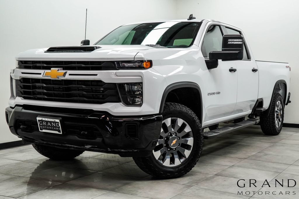 2024 Chevrolet Silverado 2500HD 4WD Crew Cab 172" Custom - 23009637 | Video 1