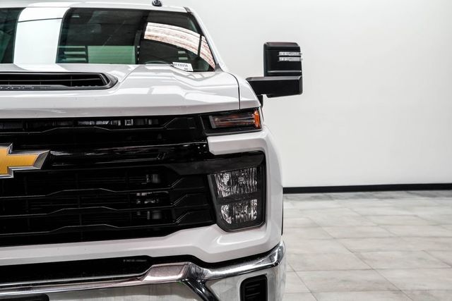 2024 Chevrolet Silverado 2500HD 4WD Crew Cab 172" Work Truck - 23003065 - 3