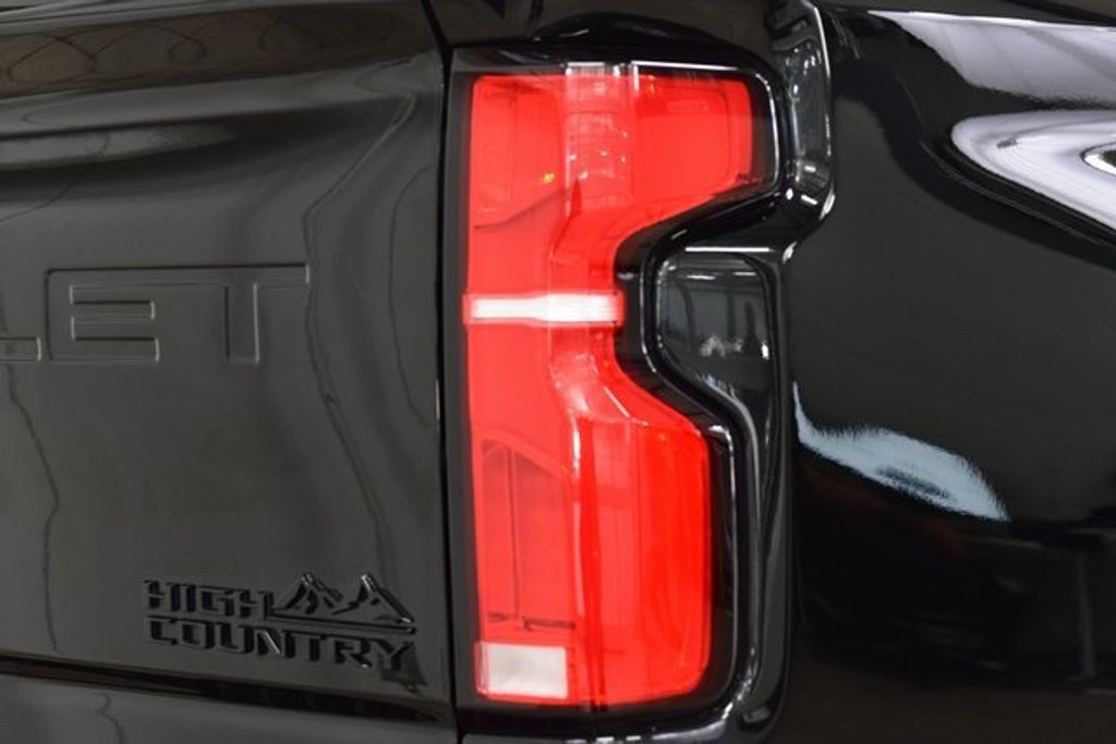 2024 Chevrolet Silverado 2500HD High Country Midnight Edition Z71 photo 15