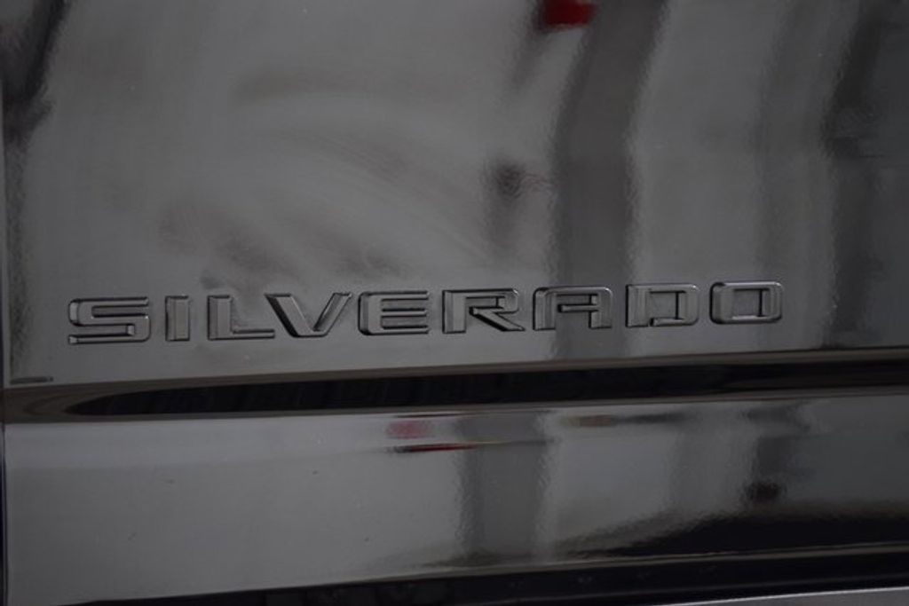 2024 Chevrolet Silverado 2500HD High Country Midnight Edition Z71 photo 18