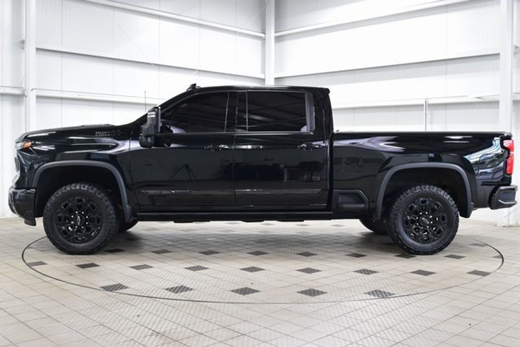 2024 Chevrolet Silverado 2500HD High Country Midnight Edition Z71 photo 3