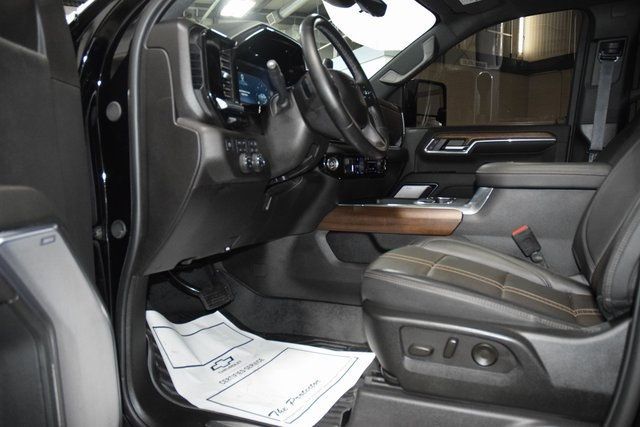 2024 Chevrolet Silverado 2500HD High Country Premium Midnight Edition Z71 - 22893730 - 40