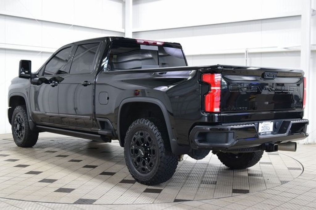 2024 Chevrolet Silverado 2500HD High Country Midnight Edition Z71 photo 4