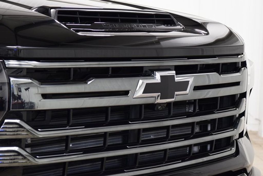 2024 Chevrolet Silverado 2500HD High Country Midnight Edition Z71 photo 7