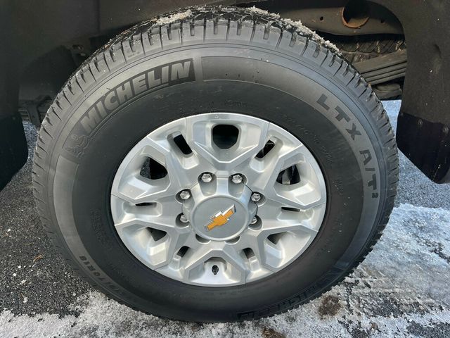 2024 Chevrolet Silverado 2500HD LT Z71 Off Road 4x4 Regular Cab 8 Foot Bed 6.6L  - 22974911 - 43