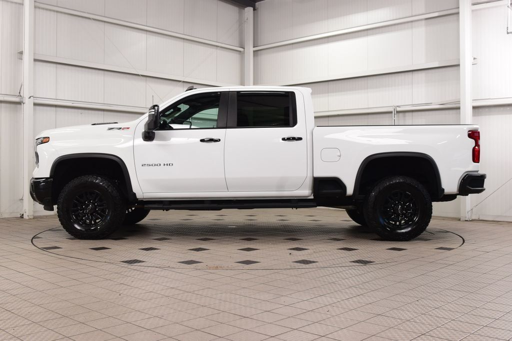 2024 Chevrolet Silverado 2500HD ZR2 w/ Technology Package - 23079796 - 3