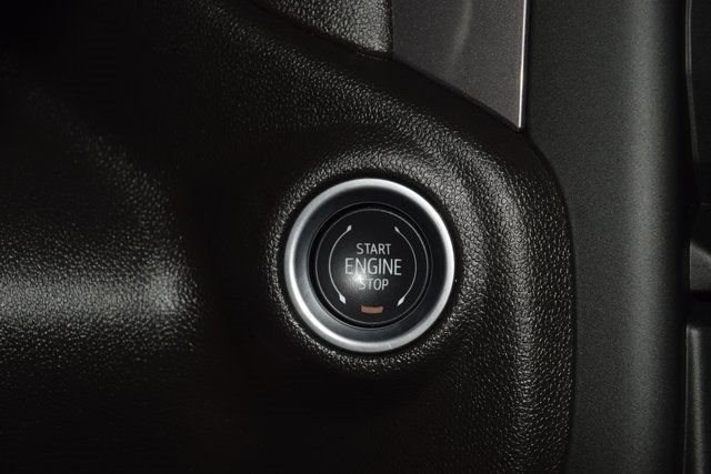 2024 Chevrolet Silverado 3500HD 3500HD CREW 4X4 * 6.6 V8 * 8' BED * 1 OWNER * LIKE NEW - 22935388 - 25