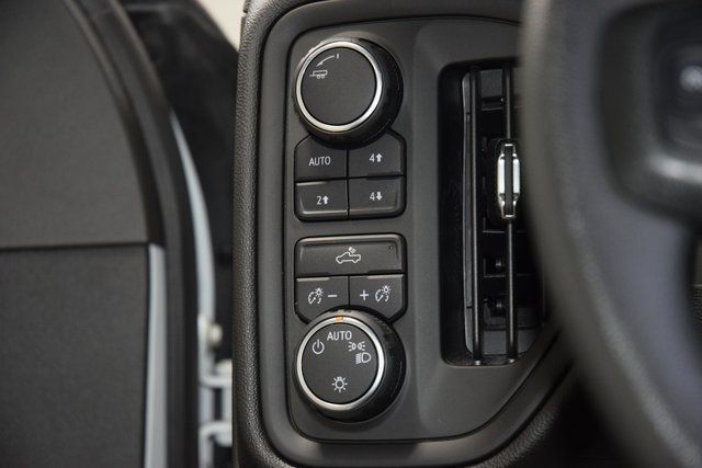 2024 Chevrolet Silverado 3500HD 3500HD CREW 4X4 * 6.6 V8 * STAKE BODY * NEW BOSS PLOW - 22919722 - 23