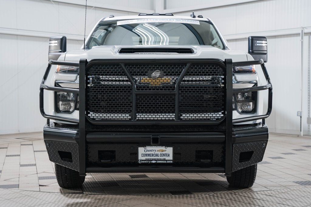 2024 Chevrolet Silverado 3500HD LT photo 2