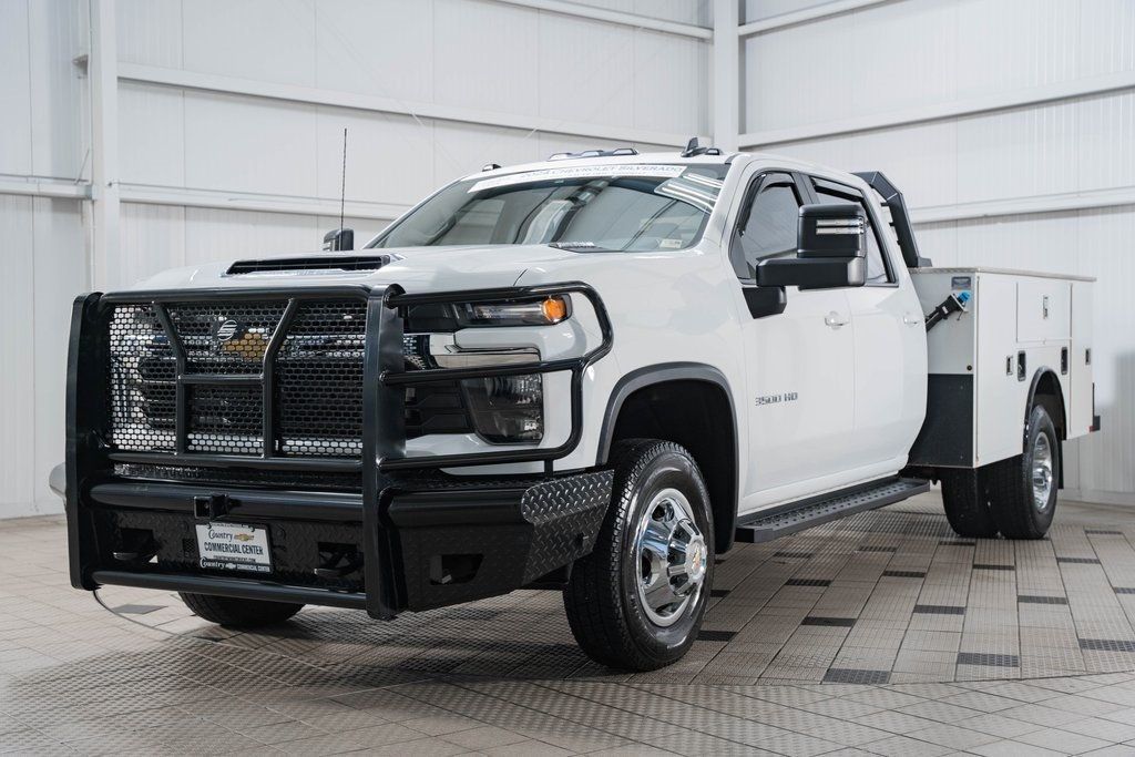 2024 Chevrolet Silverado 3500HD LT photo 3