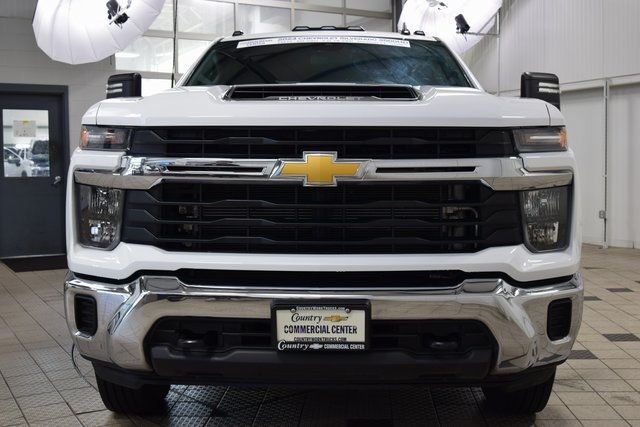 2024 Chevrolet Silverado 3500HD LT photo 2