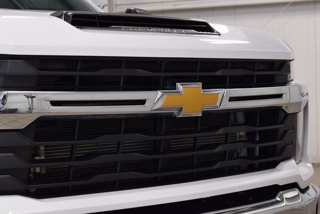 2024 Chevrolet Silverado 3500HD LT photo 5