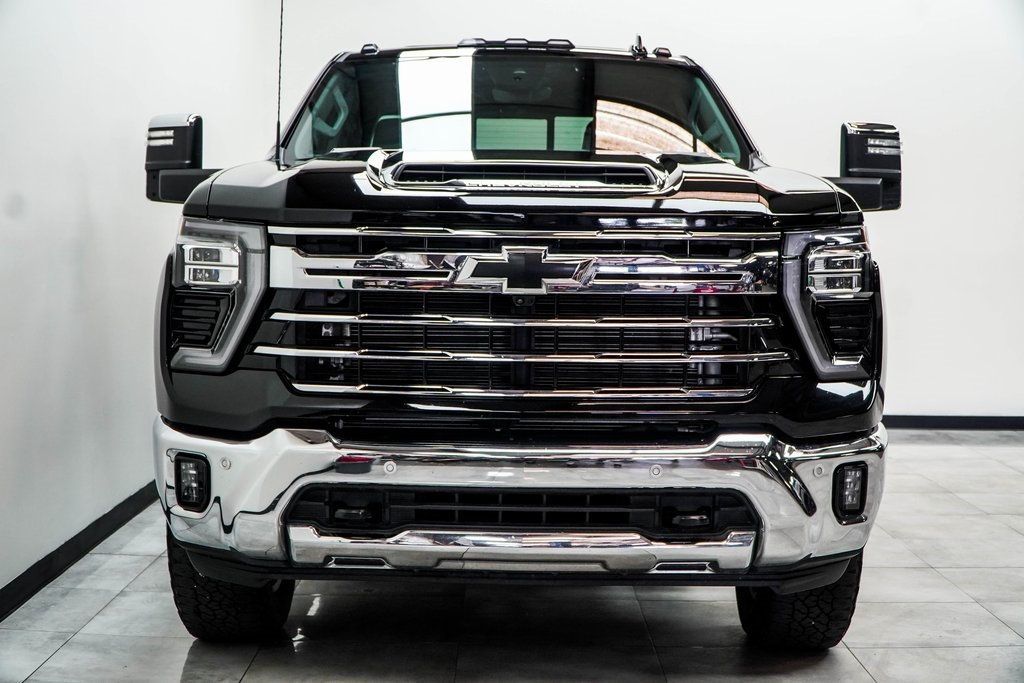 2024 Chevrolet Silverado 3500HD LTZ photo 3