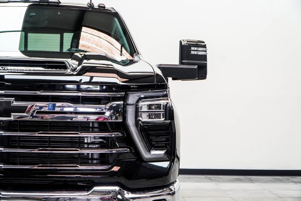 2024 Chevrolet Silverado 3500HD LTZ photo 4